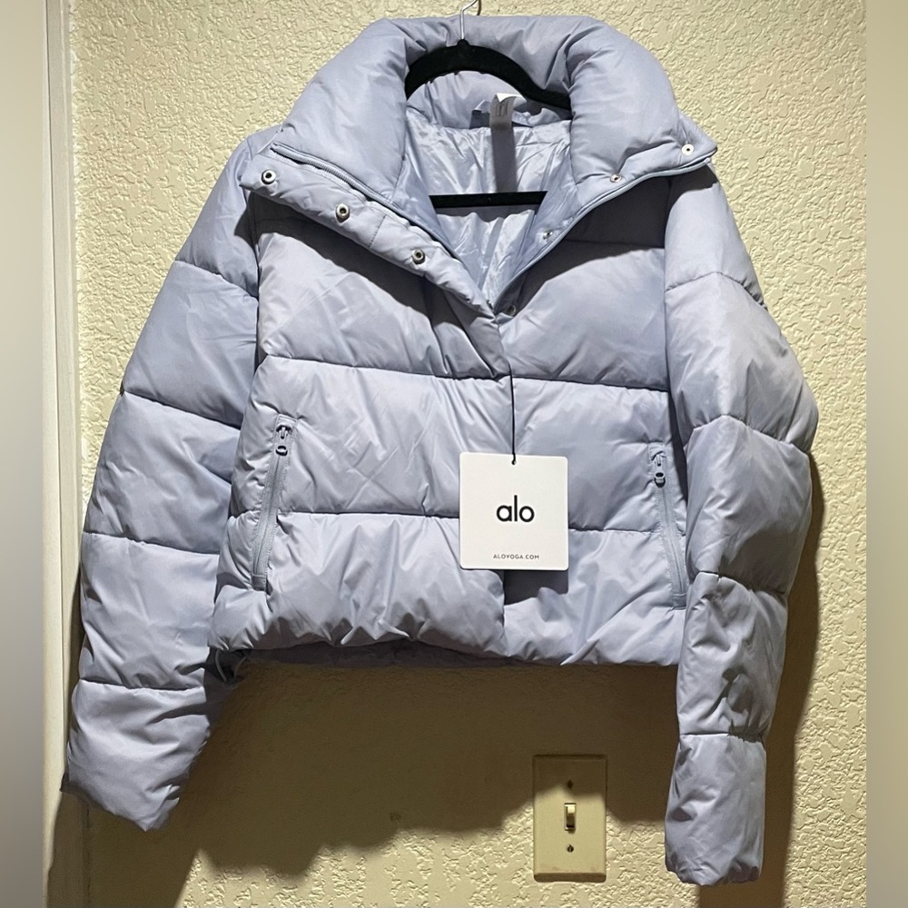 ALO Yoga NWT Gold Rush Puffer Jacket  Winter Frost Size XS - Picture 6 of 14